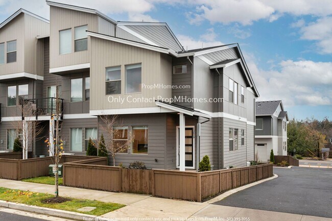 Foto del edificio - Light & Bright Modern Townhome In Happy Valley! DEPOSIT SPECIAL