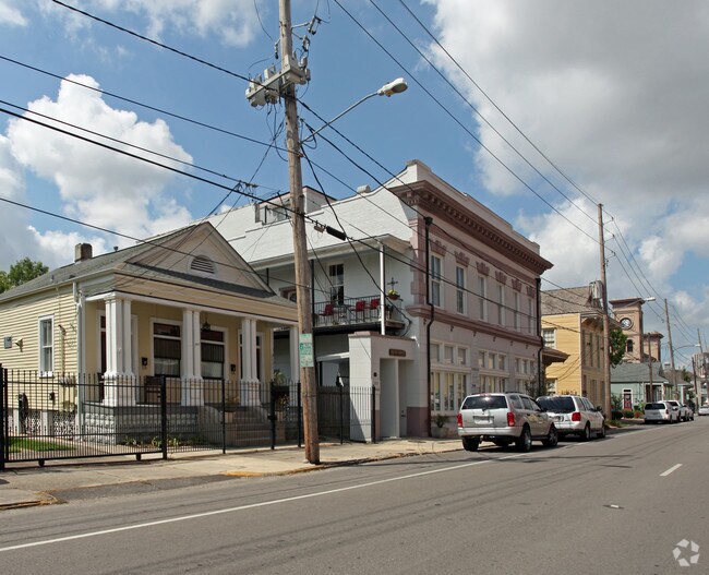 Foto del edificio - 323 Morgan St