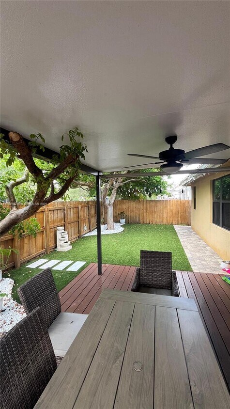 Foto del edificio - 10280 NW 10th St
