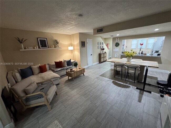 Foto del edificio - 5427 NW 169th St