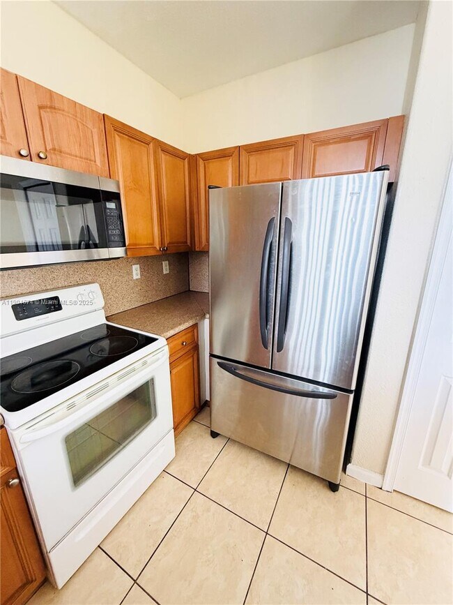 Building Photo - 2505 SE 14th Ave