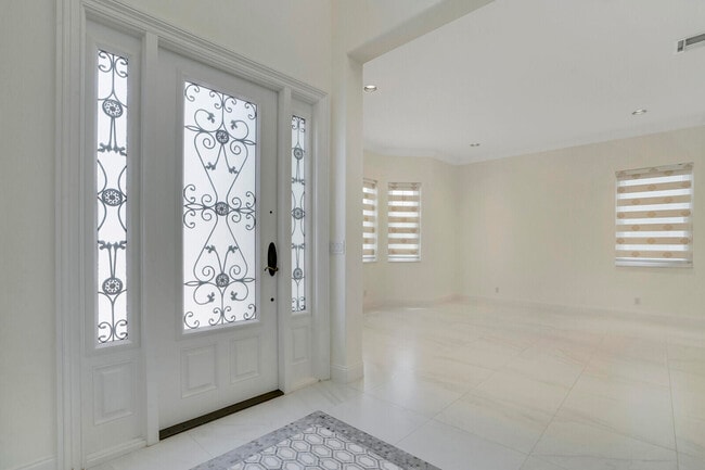 Building Photo - 6164 C Durham Dr