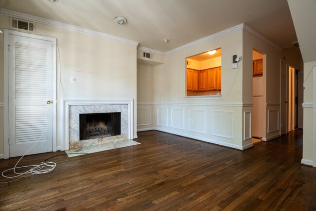 Building Photo - 4513 MacArthur Blvd NW