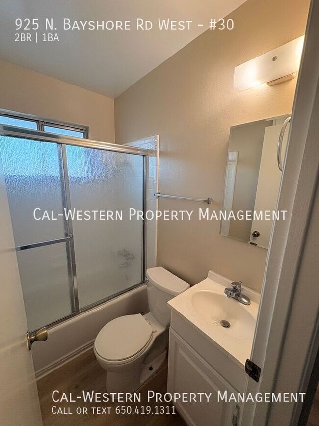 Building Photo - 925 N Bayshore Rd W