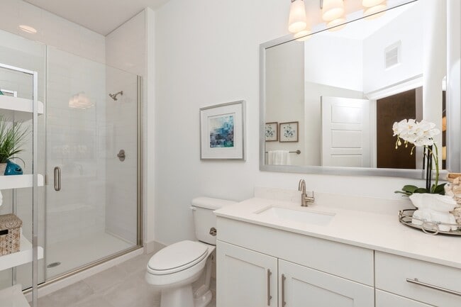 Foto del edificio - 555 Lakeview Pkwy