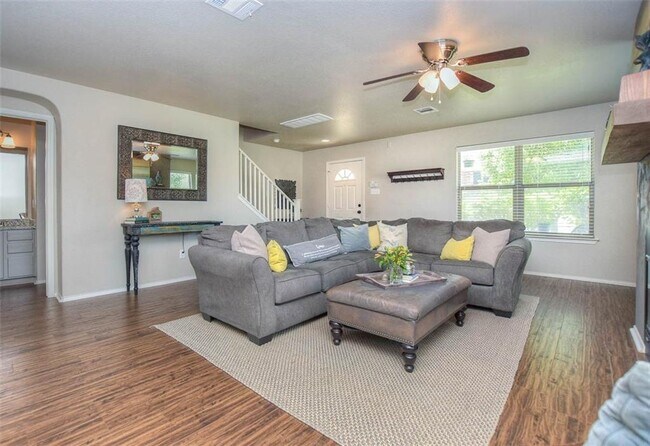 Building Photo - 4901 Woodstock Dr