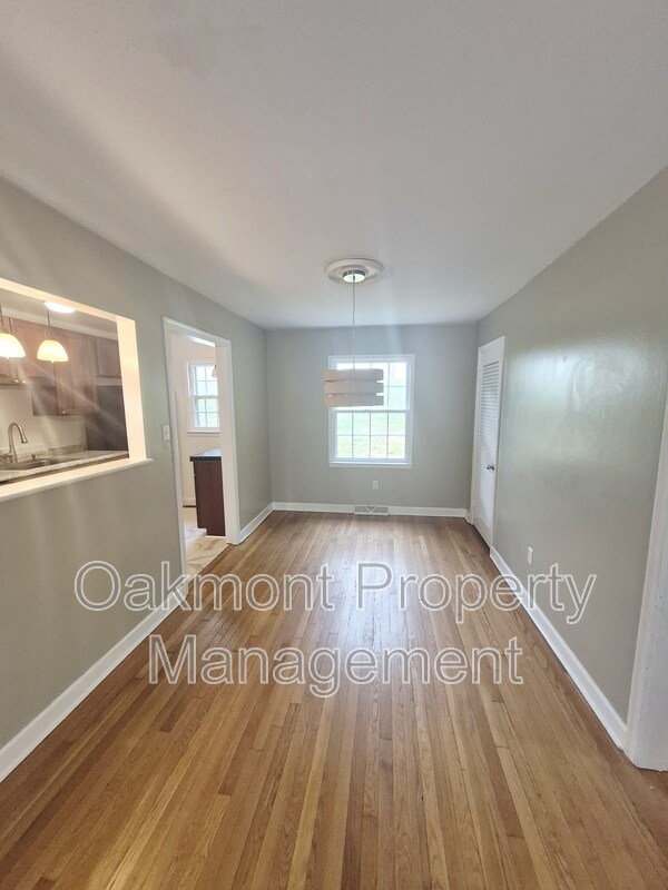Foto del edificio - 2404 Barracks Ct