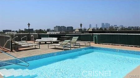 Foto del edificio - 8811 Burton Way