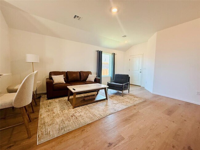 Building Photo - 5941 Bradford Pear Ln