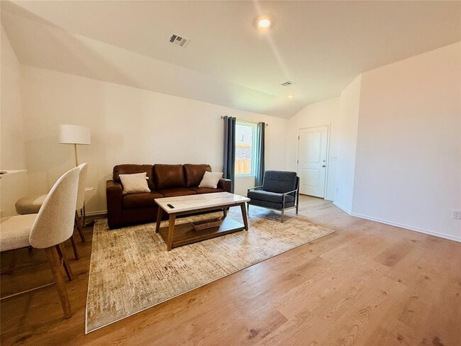 Foto del edificio - 5941 Bradford Pear Ln