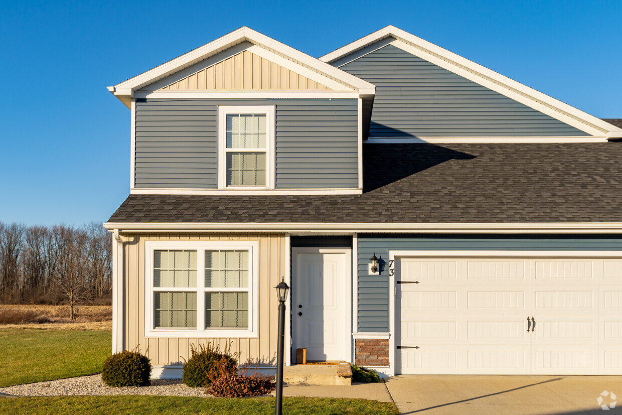 Foto principal - Perry Creek Townhomes - Midland, MI