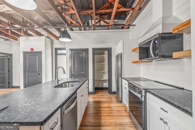 Foto del edificio - 13 Greenville St S