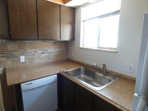 Building Photo - Beautiful, Bright & Clean 2 Bedroom 1 Bath...