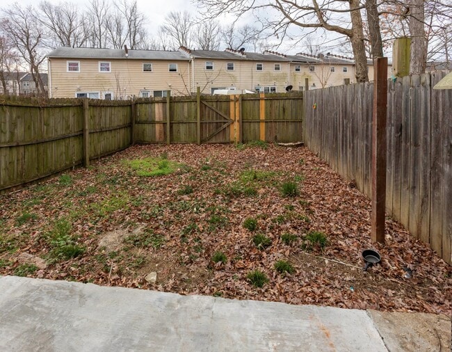 Building Photo - 3 BR TH in Olde Forge