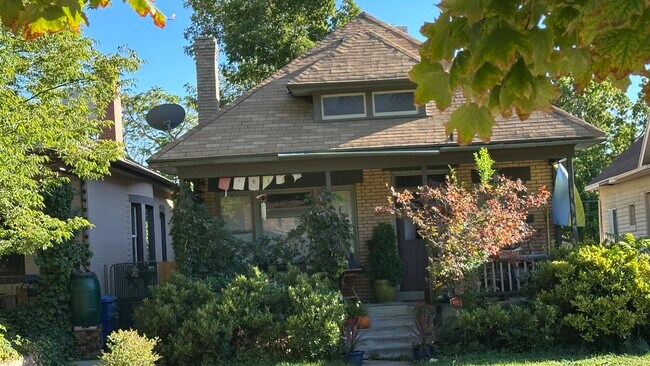 Foto del edificio - 1136 E Laird Ave