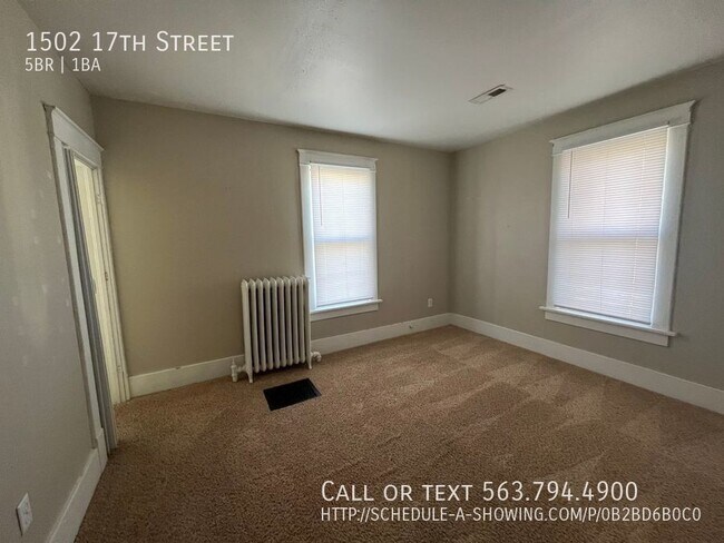 Building Photo - 5 bedroom 1 bathroom in Moline, Illinois!