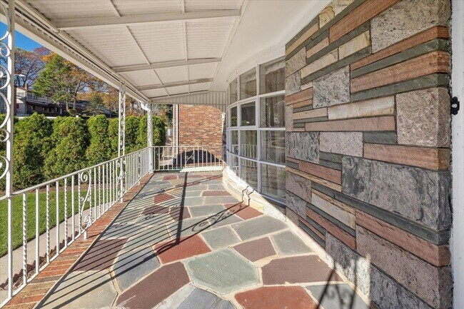 Building Photo - 255 Forest Rd