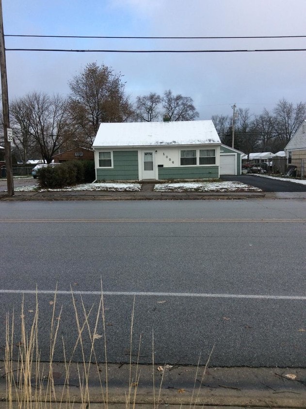 Primary Photo - 1006 W Old Ridge Rd