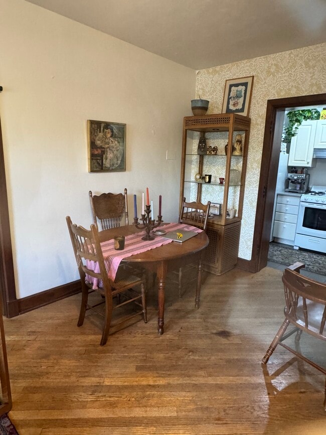 Building Photo - 811 E College St