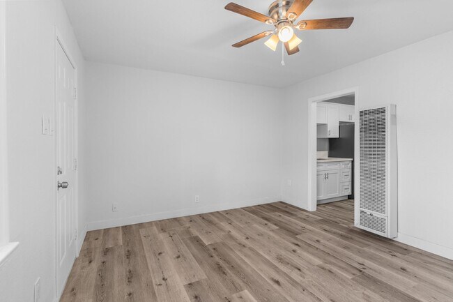 Foto del edificio - 2652 E 15th St