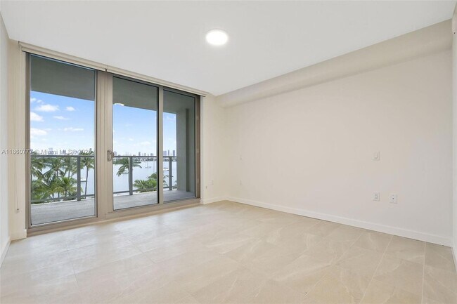 Building Photo - 1500 Bay Rd