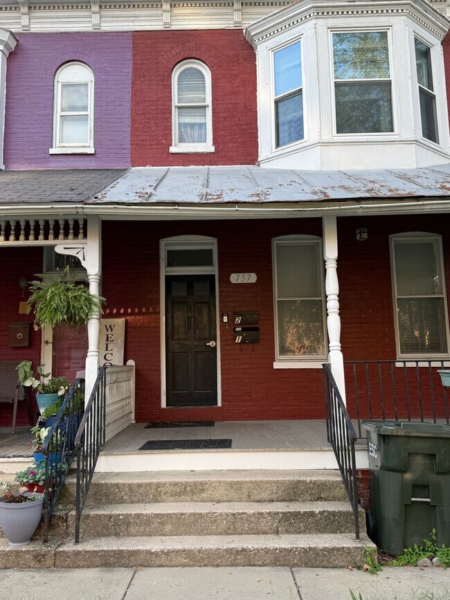 Foto del edificio - 737 Linden Ave