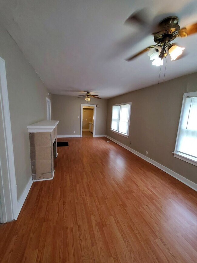 Foto del edificio - COMING VERY SOON!! Single family home Near...