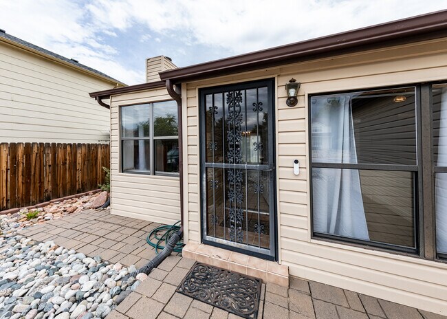 Building Photo - 838 Daffodil St