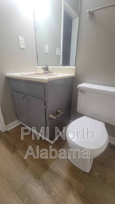 Building Photo - 4426 Bonnell Dr NW