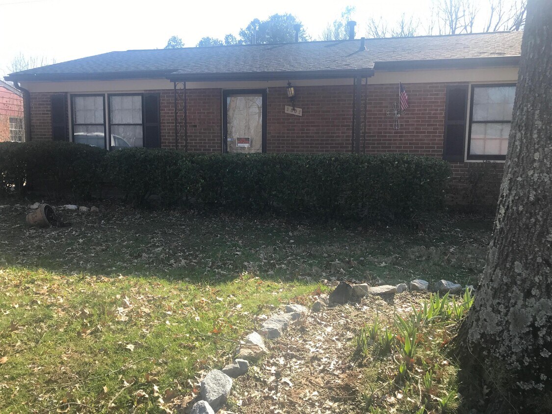 Primary Photo - 2502 Tuxedo Way