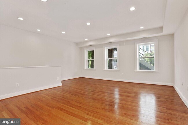 Building Photo - 406 M St NW