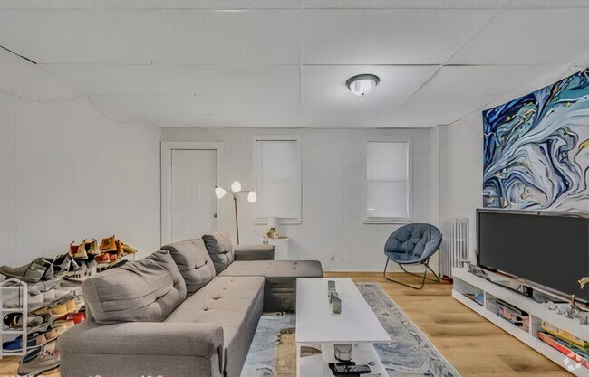 Building Photo - 609 Moir Ct