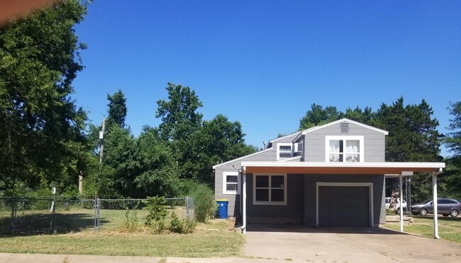 Building Photo - 2030 W Arrowhead Dr