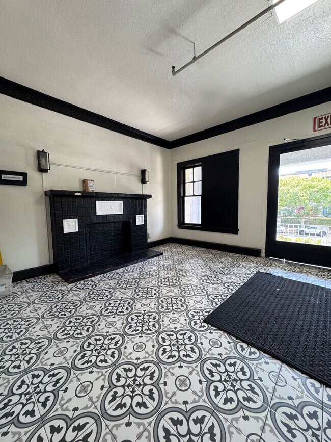 Foto del edificio - 447 S. Rampart Blvd - Studio & 1 Bedroom A...
