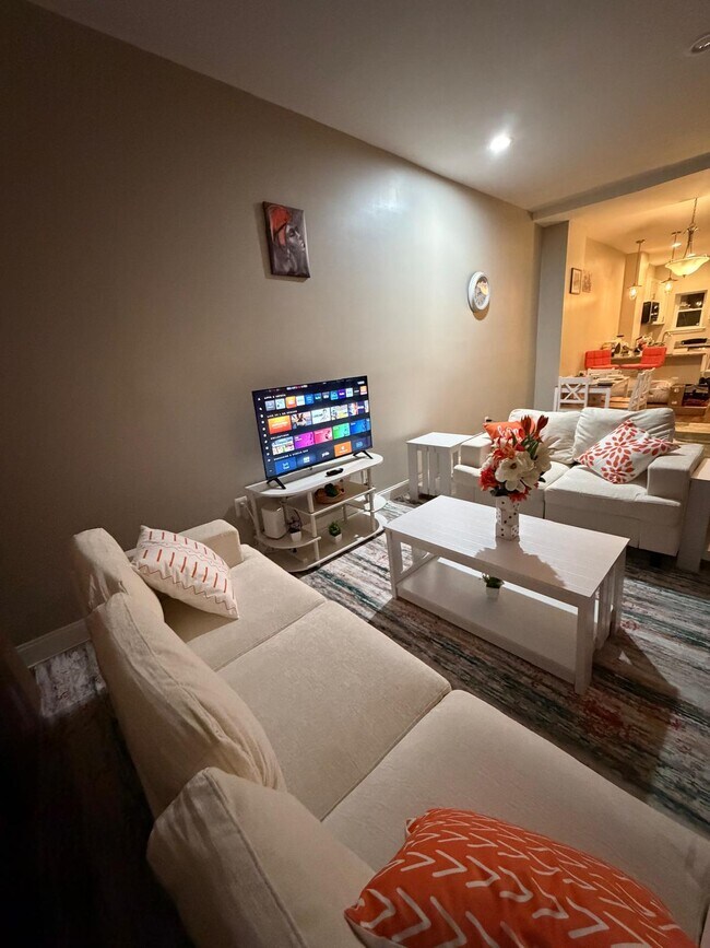 Foto del edificio - 917 N Patterson Park Ave