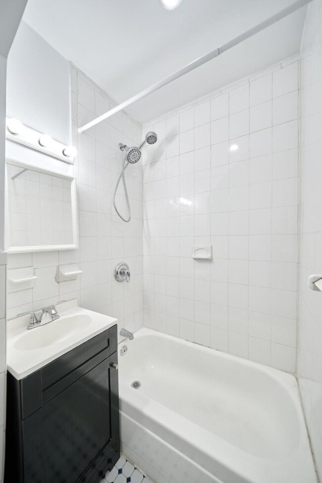 Building Photo - 1 bedroom in NEW YORK NY 10018