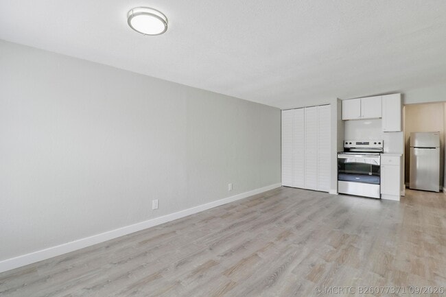 Building Photo - 711 4th Ave S