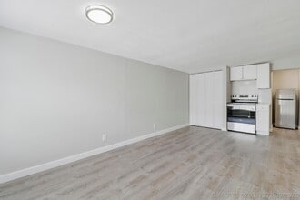 Building Photo - 711 4th Ave S