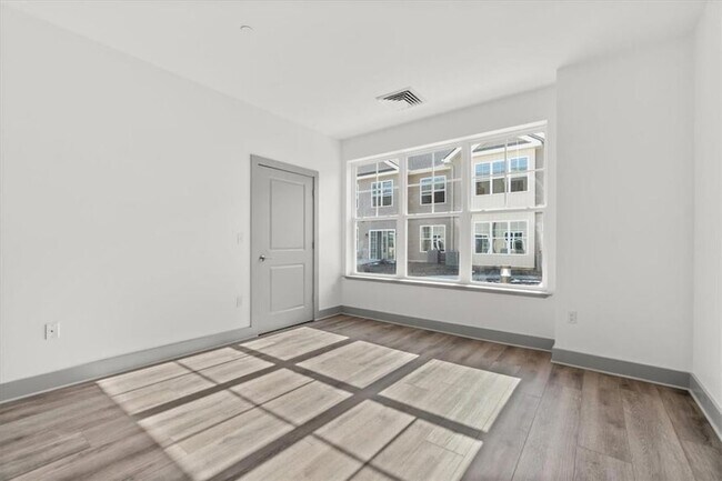 Foto del edificio - 75 Forester Ave