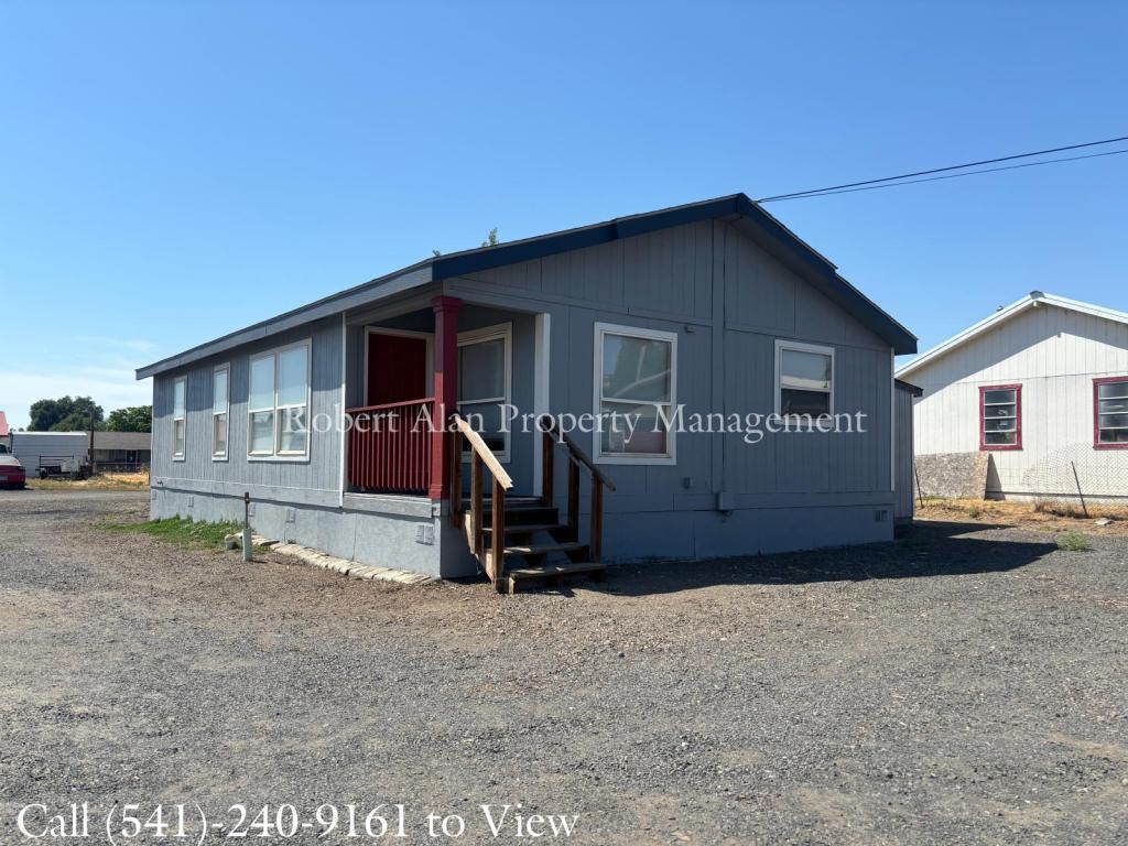 Foto principal - 3424 NE Riverside Ave
