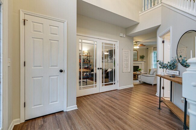 Foto del edificio - 4 bed, 2.5 bath w/ 2 Car Garage, Franklin School District