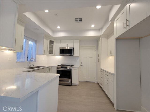 Foto del edificio - 116 N Oak Ave