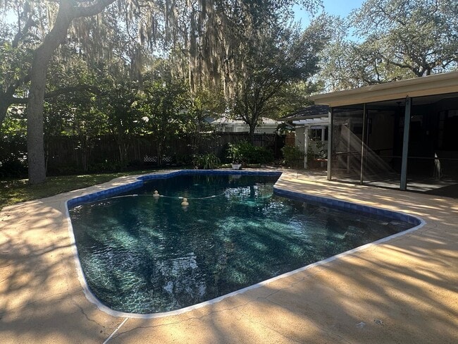 Building Photo - 4 Bedroom Pool Home in Longwood!