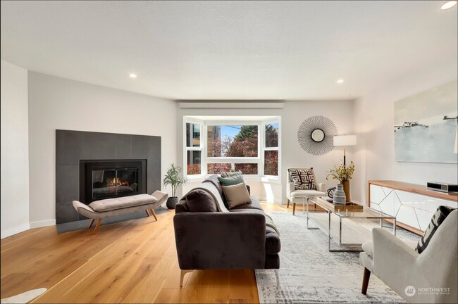Photo - 210 Boylston Ave E (Seattle, WA) Apartment