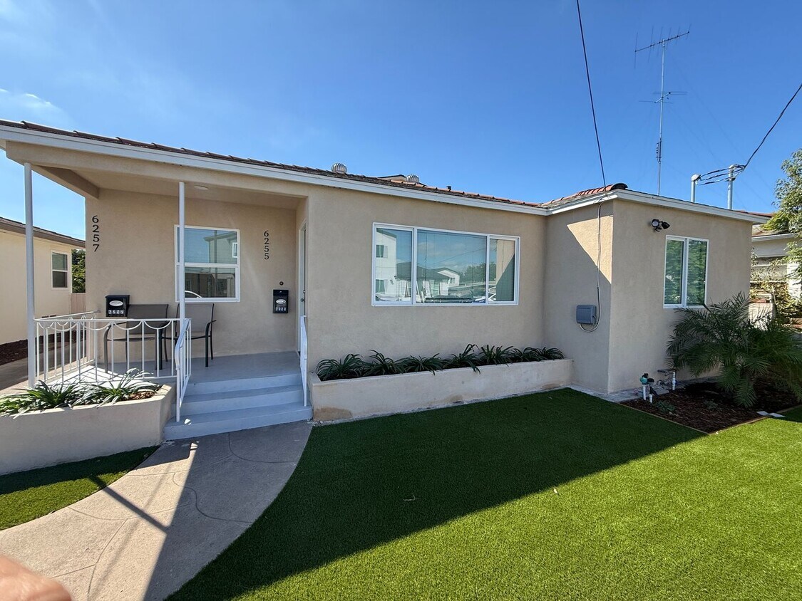 Foto principal - Newly Renovated 5 bedroom house!