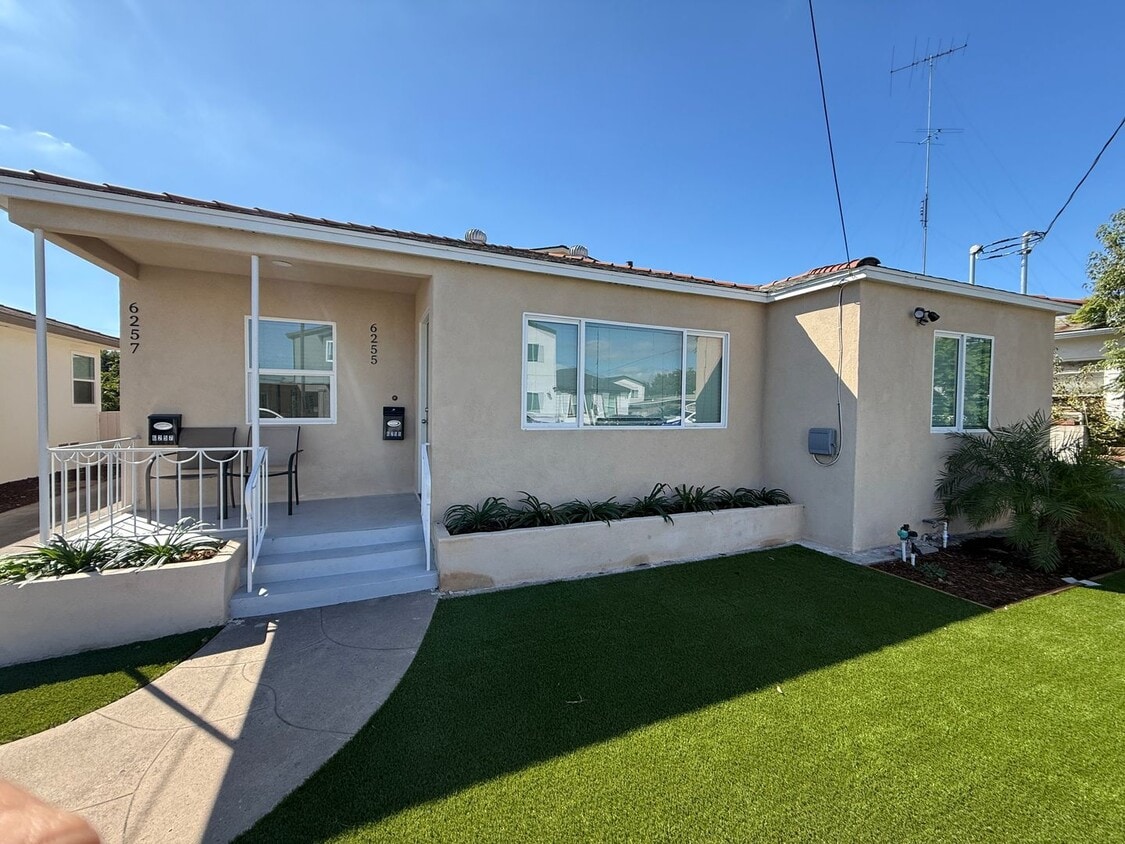 Primary Photo - Newly Renovated 5 bedroom house!