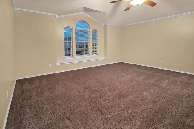 Building Photo - 806 Brandon Willow