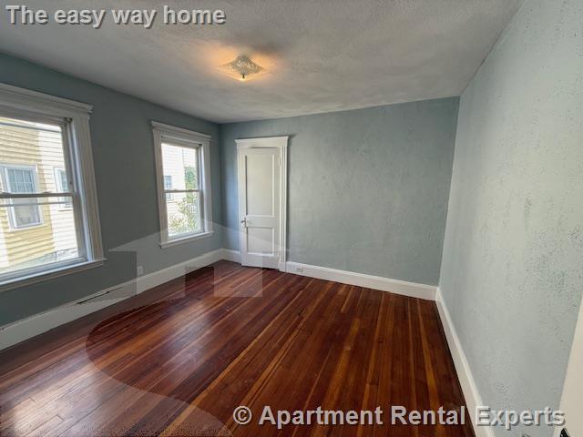 Building Photo - Medford 3 Bed  - Near Tufts/Green Line - P...