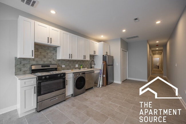 Building Photo - 5416 W Belmont Ave