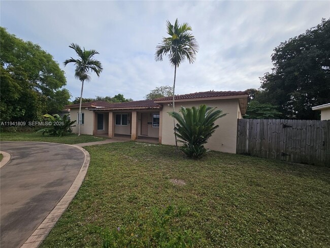 Building Photo - 1100 NE 115th St